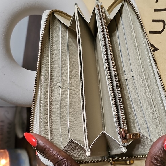 Louis Vuitton DAMIER AZUR ZIP AROUND WALLET - Picture 10 of 11